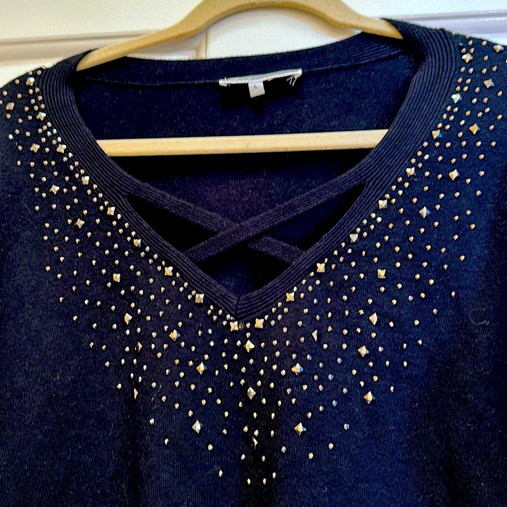 Black sweater withh stones